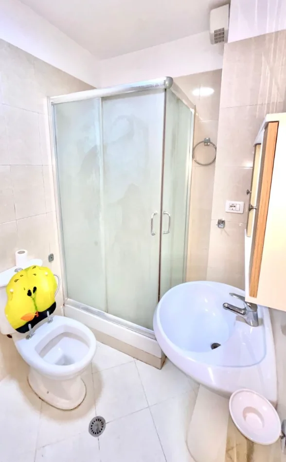 Tirane, jepet me qera apartament 2+1+Ballkon Kati 3, 95 m² 450 € (Astir)