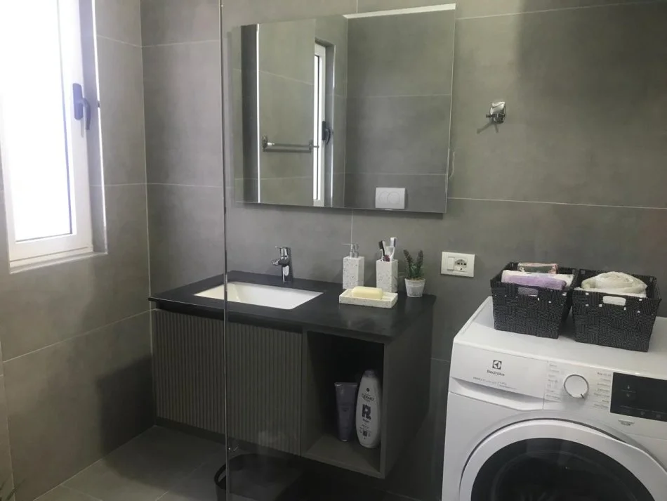 Tirane, jepet me qera apartament 2+1+Ballkon Kati 3, 132 m² 700 € (Vasil Shanto/Rr.Ramazan Demneri)