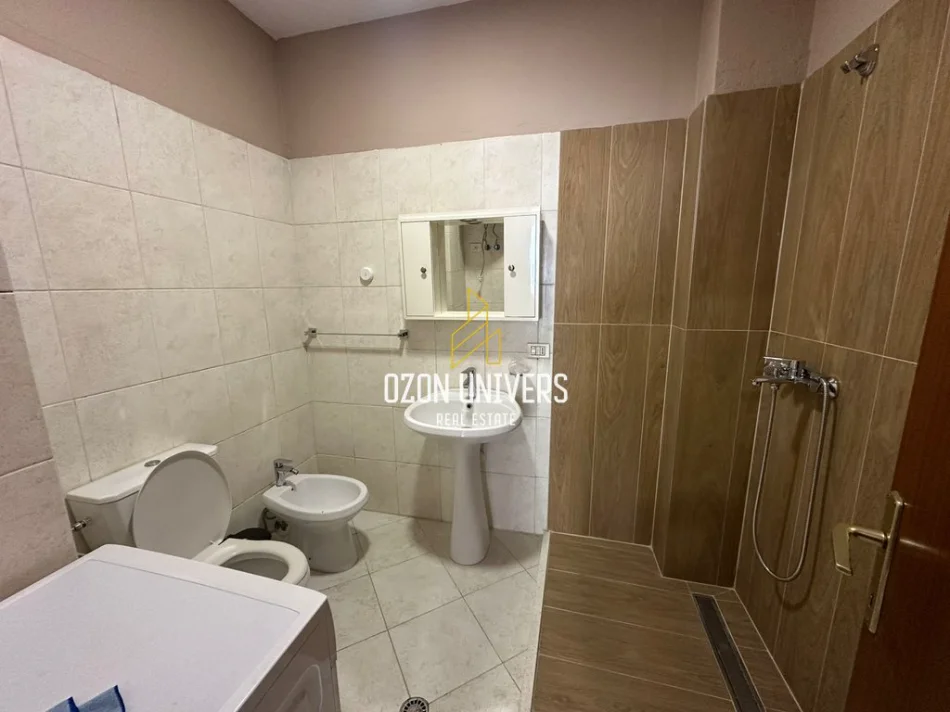 Tirane, jepet me qera apartament 3+1+Ballkon Kati 6, 110 m² 850 € (Bulevardi Zogu i Parë)