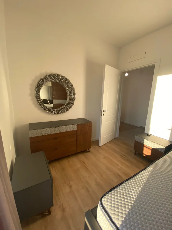 Tirane, jepet me qera Vile 2+1 Kati 2, 85 m² 480 € (Rruga Halit Haxhija)