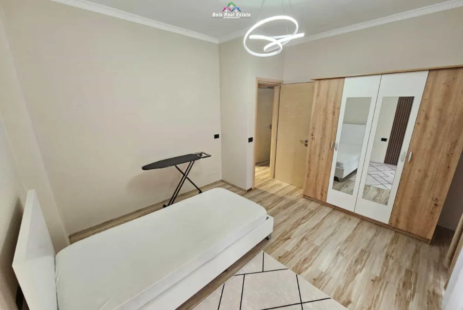 Tirane, jepet me qera apartament 2+1 Kati 5, 105 m² 730 € (Rruga Bill Klinton)