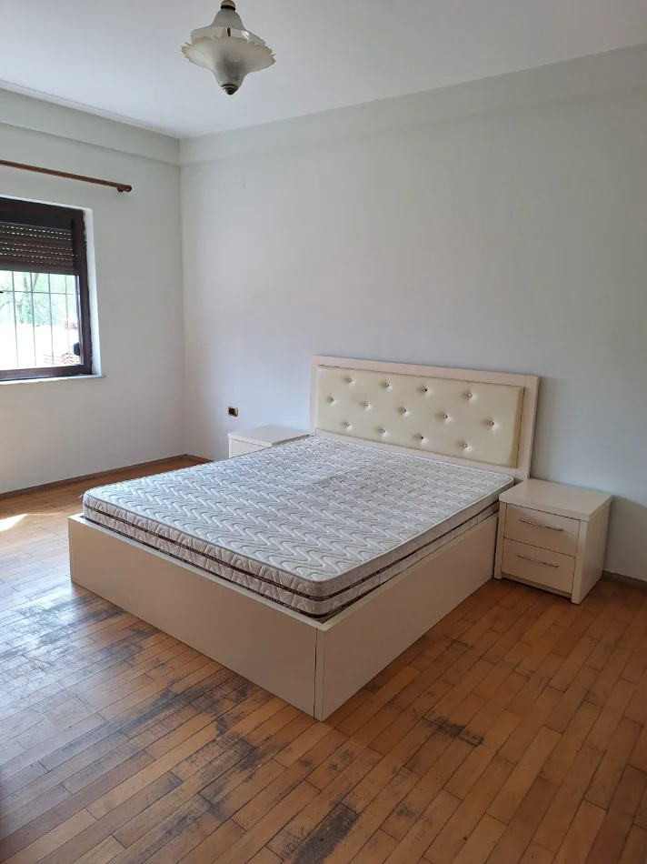 Tirane, shes apartament 2+1+Aneks+Ballkon Kati 2, 144 m² 195.000 € (Rruga Xhanfize Keko)