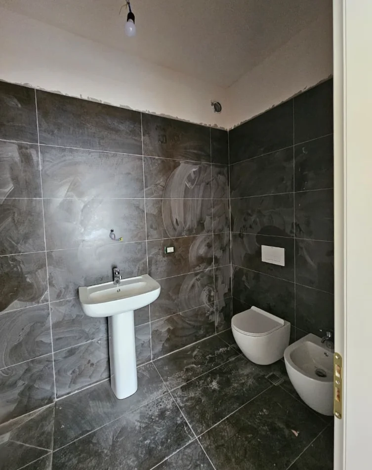 Tirane, shitet apartament 3+1 , 125 m² 400.000 € 