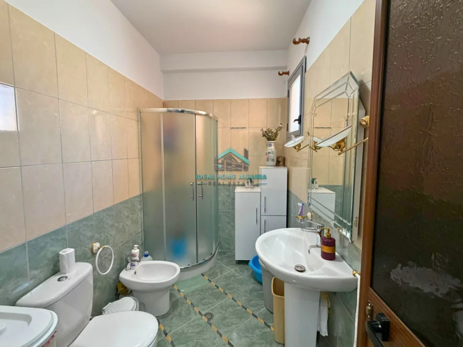 Vlore, shitet apartament 2+1+Ballkon Kati 3, 97 m² 128.000 € (Rruga e Re)