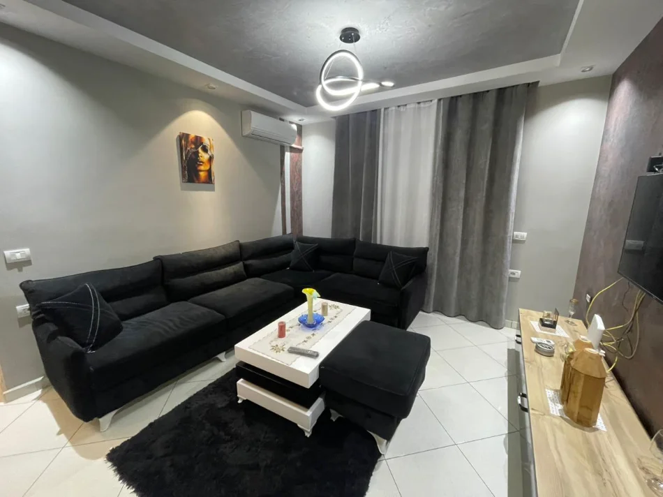 Tirane, jepet me qera apartament 3+1+Ballkon Kati 3, 100 m² 550 € (Kopshti Botanik)