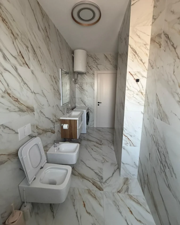 Tirane, jepet me qera apartament 1+1 , 80 m² 800 € 