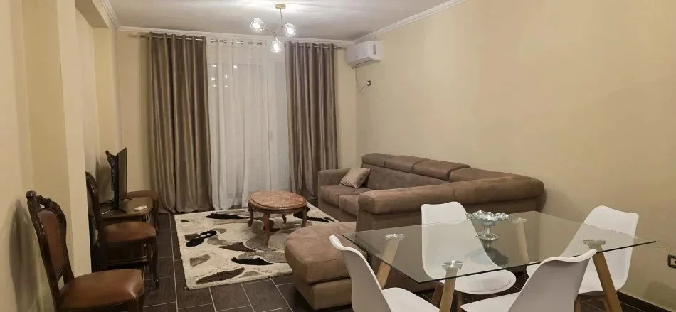 Tirane, jepet me qera apartament 2+1+Ballkon Kati 6, 120 m² 520 € (YZBERISHT)