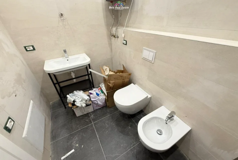 Tirane, jepet me qera zyre Kati 7, 86 m² 835 € (Rruga Anton Lufi)