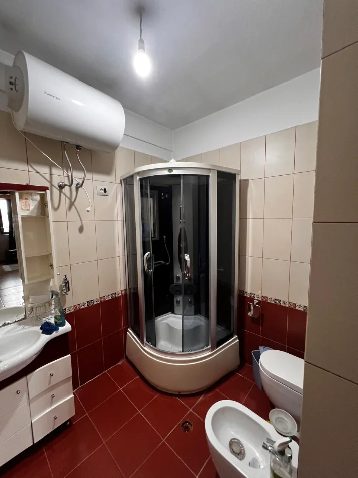 Tirane, jepet me qera apartament 2+1+Ballkon Kati 7, 100 m² 600 € (Rruga e Dibres)