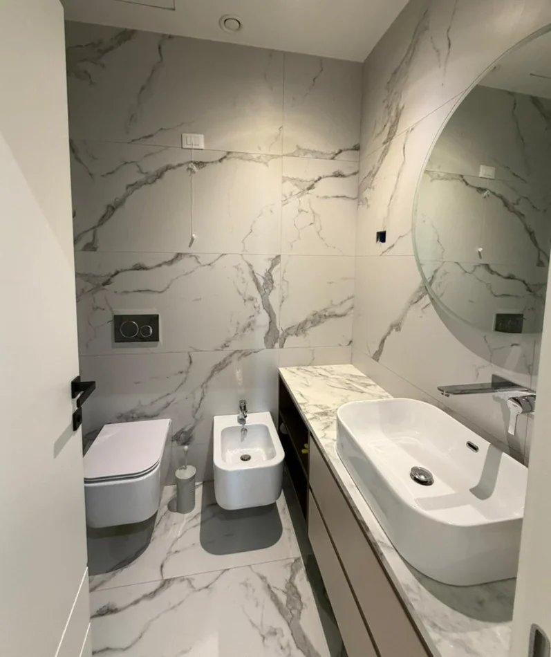 Tirane, jepet me qera apartament 2+1 , 117 m² 2.300 € 