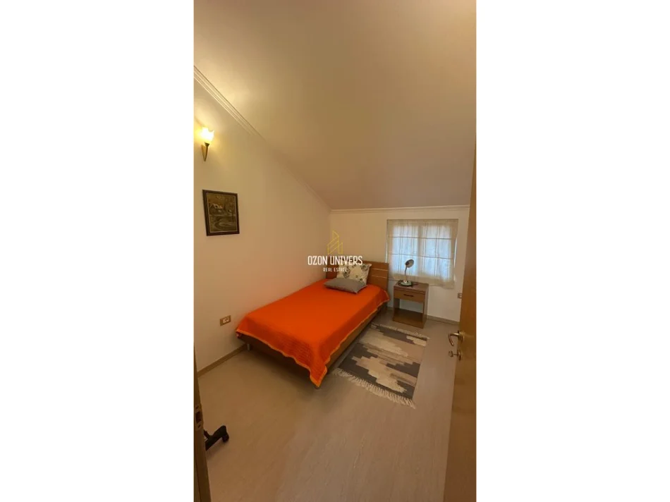 Tirane, jepet me qera apartament 3+1+Ballkon Kati 3, 145 m² 850 € (Komuna e Parisit)