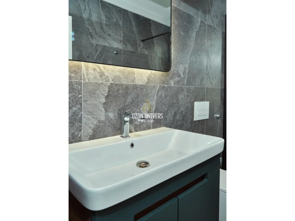 Tirane, jepet me qera apartament 1+1+Ballkon Kati 5, 59 m² (Bllok)