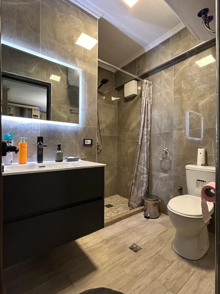 Durres, jepet me qera apartament 1+1+Ballkon , 62 m² 450 € (Rruga Ankona, Nd.44, Plazh - Skembi i Kavajes)