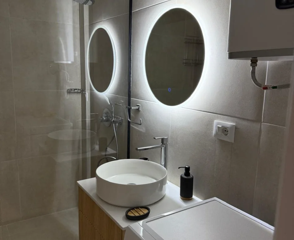 Tirane, jepet me qera apartament 1+1 Kati 1, 70 m² 650 € (Rruga Bedri Karapici)