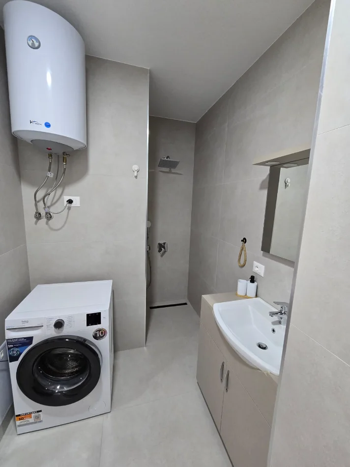 Tirane, jepet me qera apartament 1+1 , 120 m² 1.450 € 