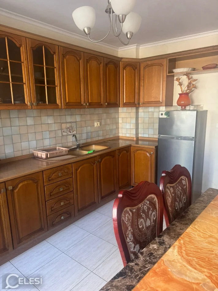Tirane, jepet me qera apartament 1+1+Ballkon Kati 4, 80 m² 400 € (KONGRESI I MANASTIRIT QSUT)