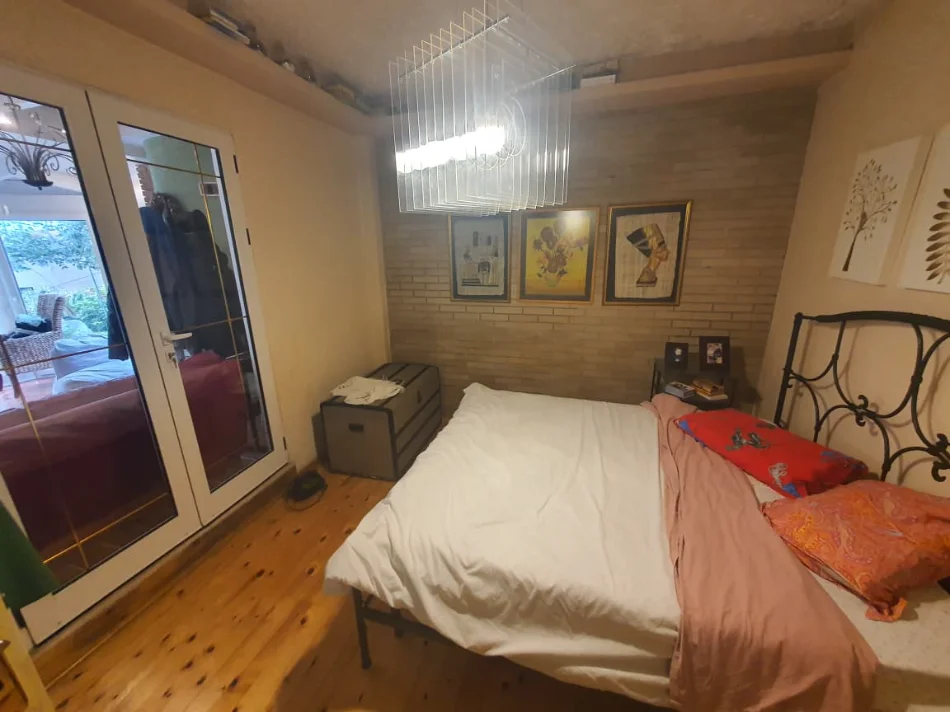 Durres, jepet me qera Vile 1 Katshe Kati 1, 100 m² 860 € (amfiteatri)
