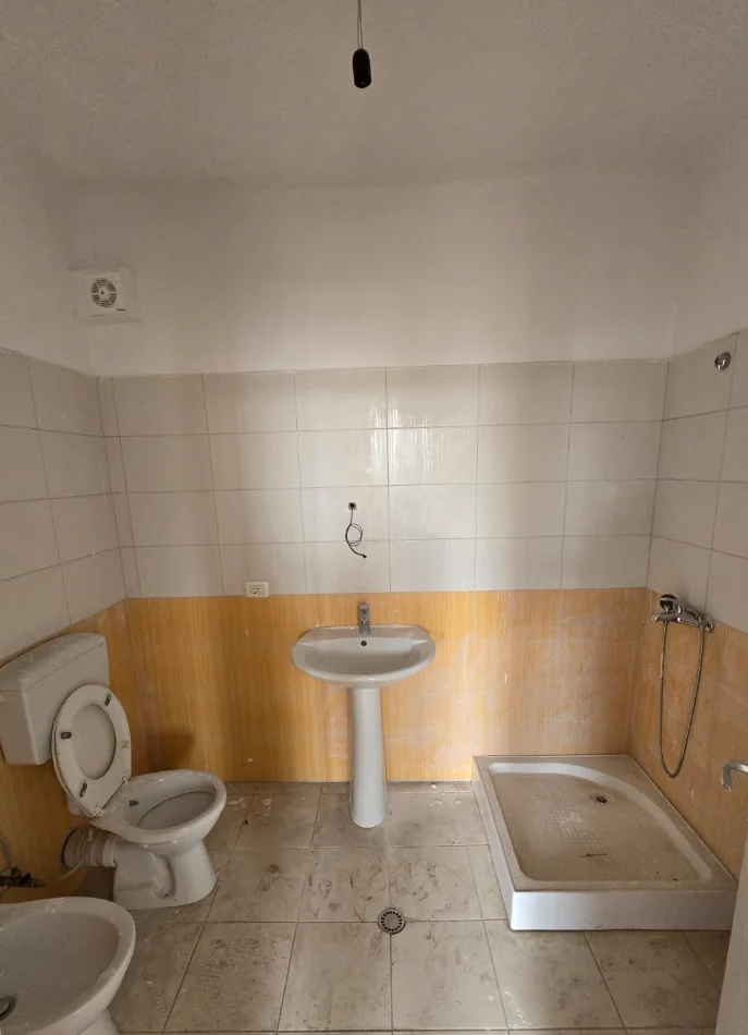 Tirane, shitet apartament 2+1+Ballkon , 200 m² 170.000 € 