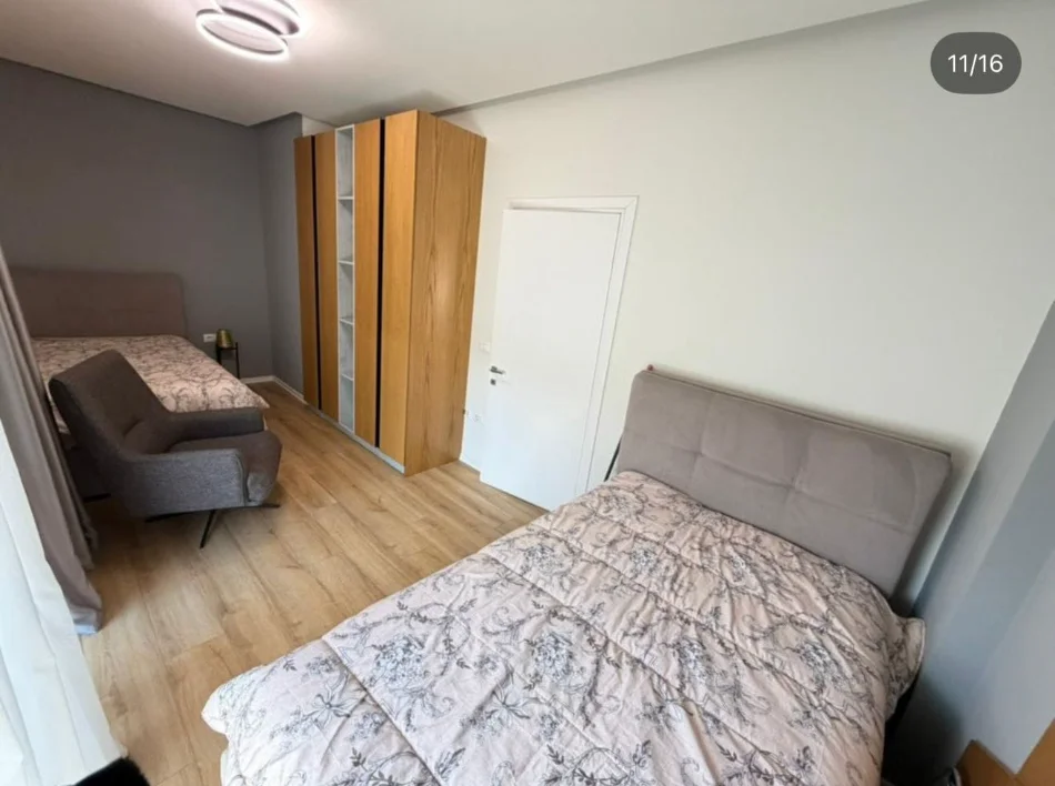 Tirane, jepet me qera apartament 1+1 Kati 3, 200 m² 1.500 € (Teg)