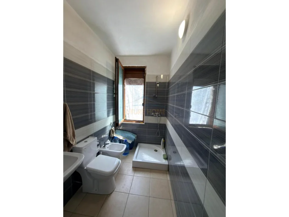 Tirane, shitet apartament 2+1+Ballkon Kati 3, 87 m² 132.000 € (Fresk, Tirane)