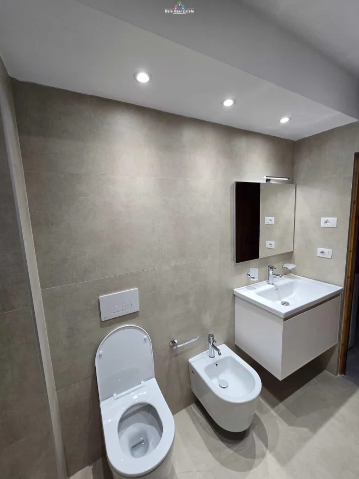 Tirane, jepet me qera apartament 1+1+Ballkon Kati 2, 60 m² 580 € (ali demi)