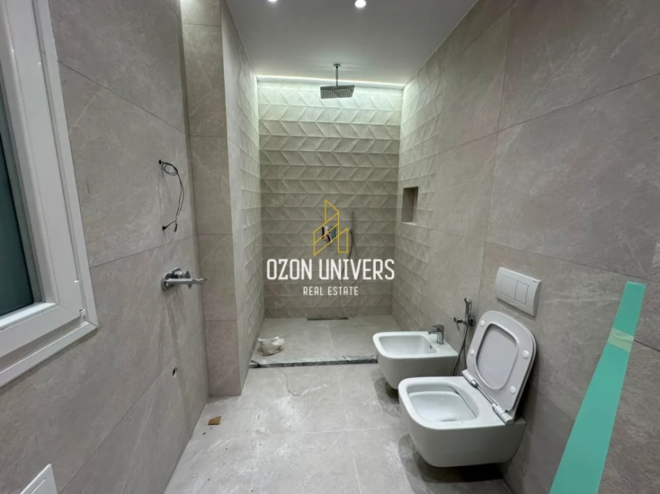 Tirane, jepet me qera ambjent biznesi Kati 9, 127 m² 1.300 € (Ish Ekspozita)