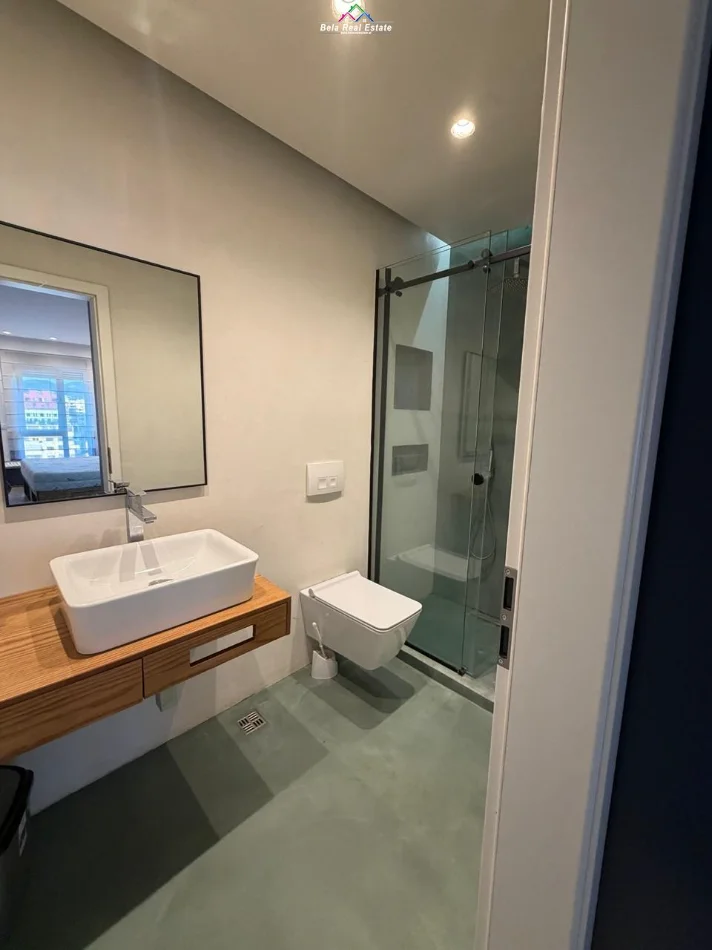 Tirane, jepet me qera apartament 2+1+Ballkon Kati 11, 90 m² 800 € (Kompleksi Kontakt)