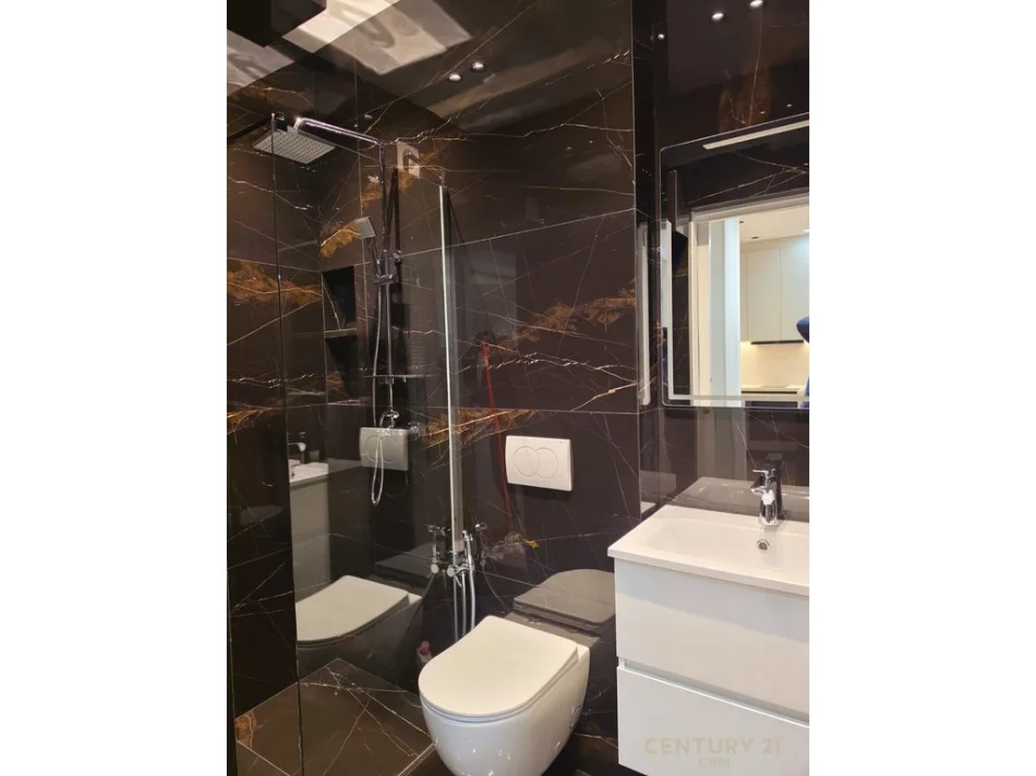 Tirane, shes apartament 1+1 Kati 4, 60 m² (Ish Blloku)