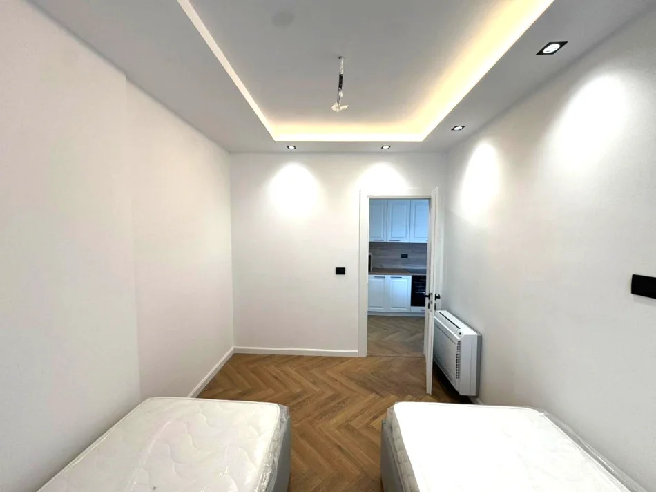 Tirane, jepet me qera apartament 2+1+Ballkon Kati 4, 90 m² 900 € 