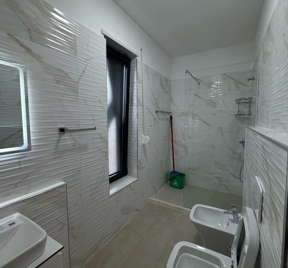 Tirane, jepet me qera apartament 2+1+Ballkon , 100 m² 750 € 