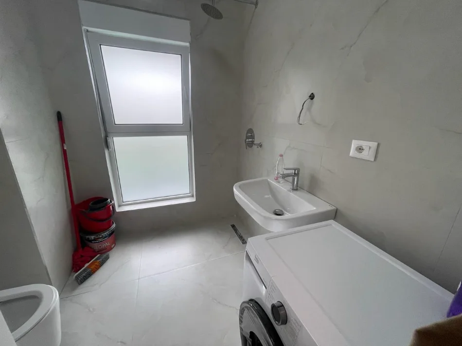 Tirane, jepet me qera apartament 1+1+Ballkon Kati 6, 59 m² 450 € (Kompleksi Kadiu)