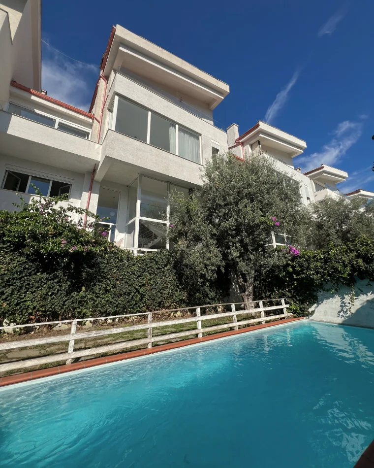 Tirane, jepet me qera Vile Vile 2 Katshe Kati 2, 461 m² 