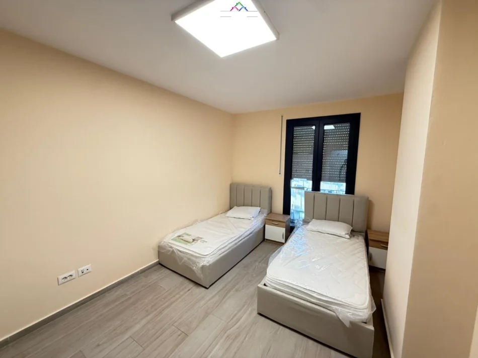 Tirane, jepet me qera apartament 2+1 Kati 2, 110 m² 690 € (Rruga Kongresi i Manastirit, Kimpleksi Zirkon)