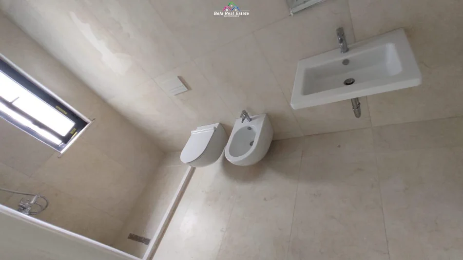 Tirane, jepet me qera zyre Kati 2, 100 m² 640 € (Xhanfize Keko)