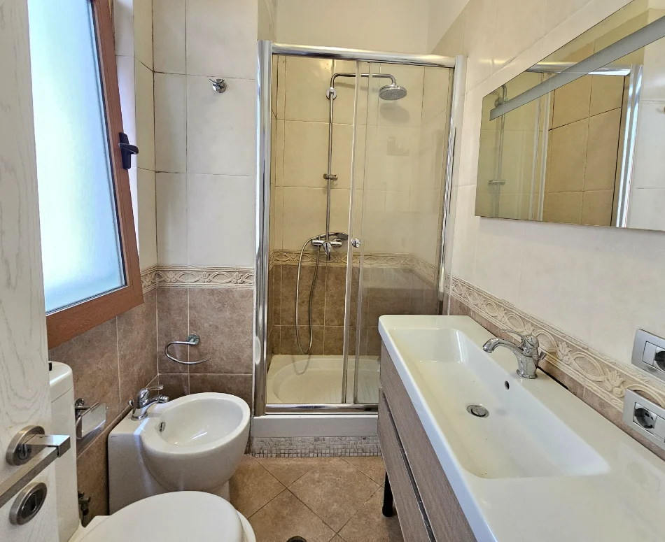 Tirane, shitet apartament 2+1 , 151 m² 410.000 € 