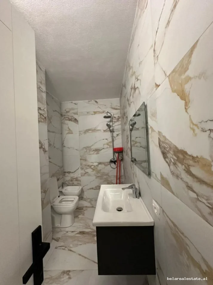 Tirane, shitet apartament 3+1 Kati 2, 102 m² 190.000 € (rruga Luigj Benusi)