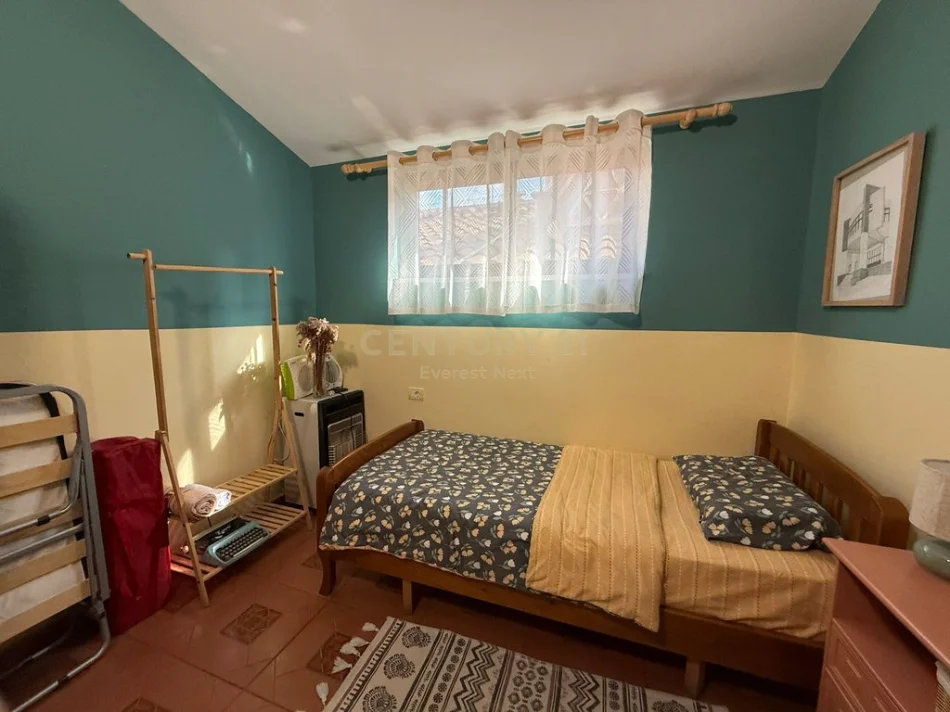 Tirane, jepet me qera apartament 2+1+Ballkon Kati 5, 76 m² 860 € (ish blloku)