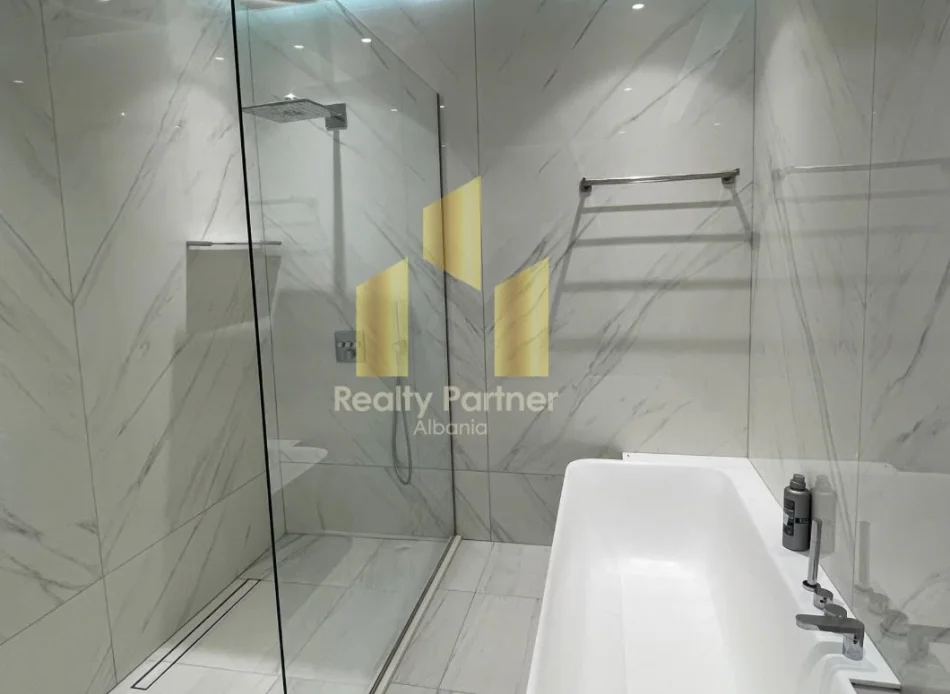 Tirane, shitet apartament 3+1 , 230 m² 700.000 € 