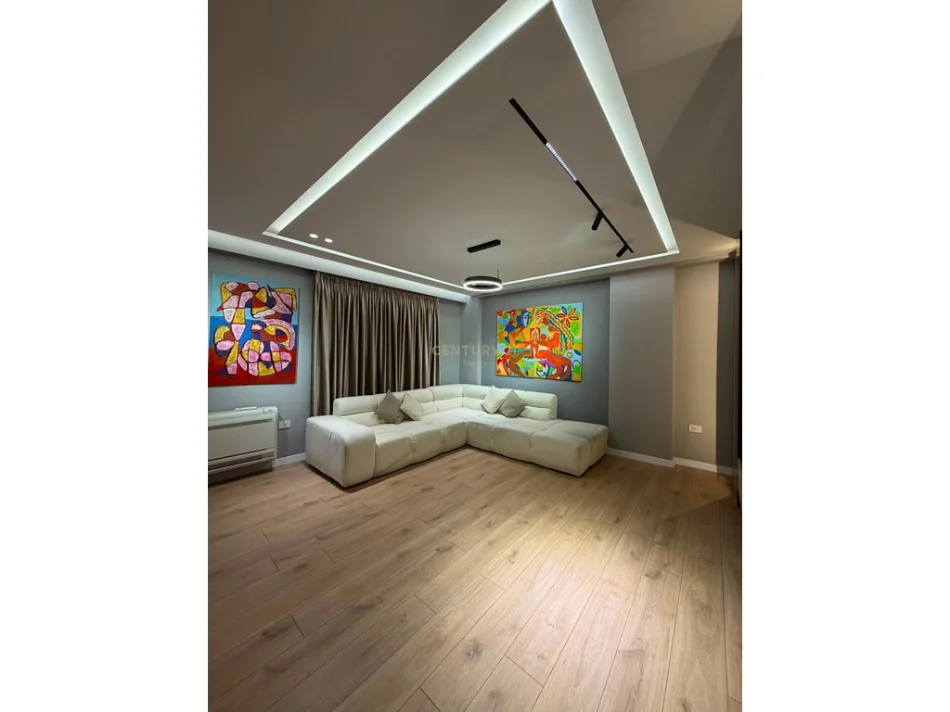 Tirane, jepet me qera apartament 2+1 Kati 7, 102 m² 1.500 € (Rruga Fortuzi)