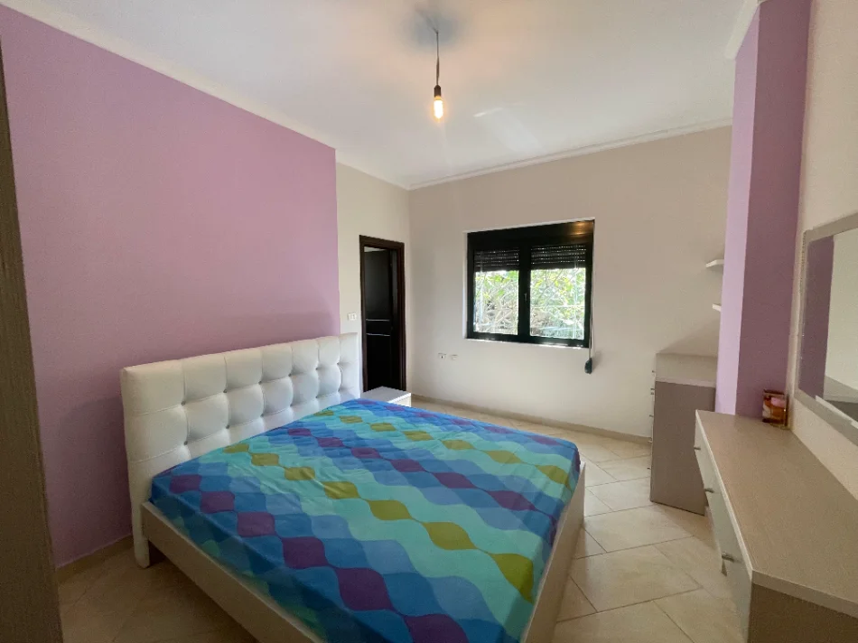 Tirane, jepet me qera apartament 2+1 Kati 2, 350 € (Shkoze)