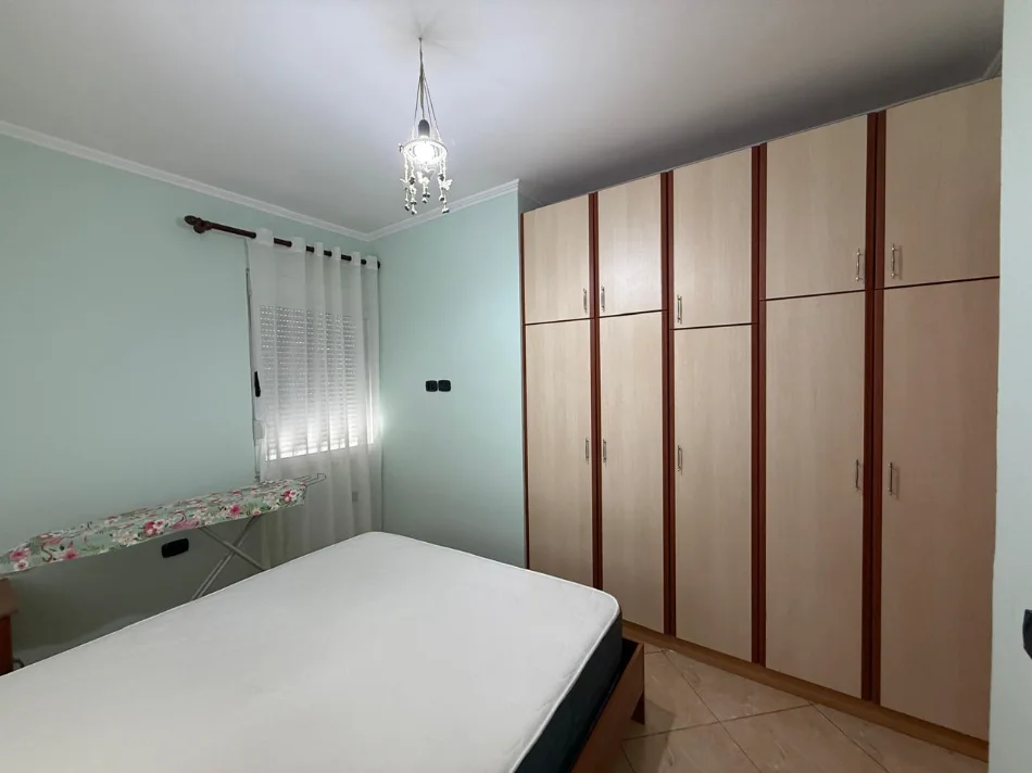 Tirane, jepet me qera apartament 2+1+Ballkon , 70 m² 500 € (Materniteti i Ri)