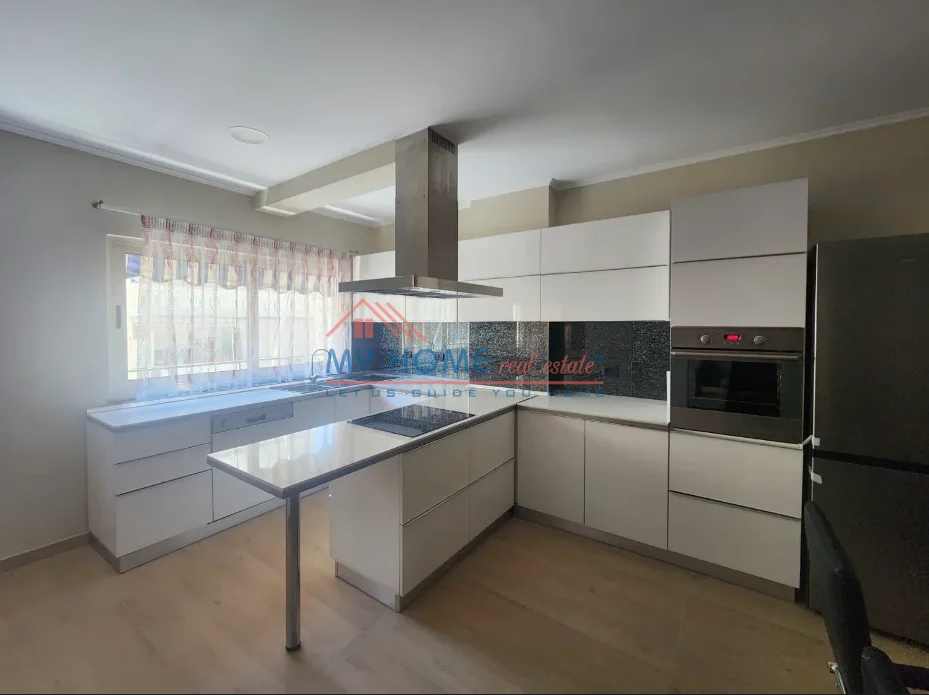 Tirane, jepet me qera apartament 2+1+Ballkon Kati 4, 110 m² 800 € (Rruga Tish Dahia)