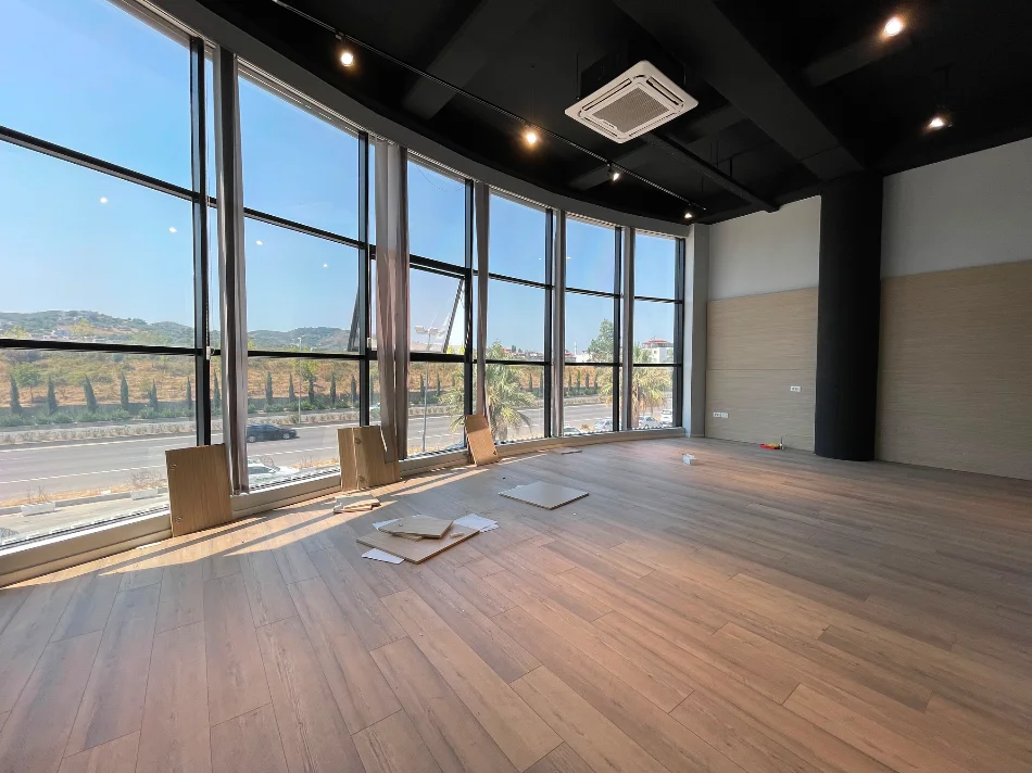 Tirane, jepet me qera ambjent biznesi Kati 2, 500 m² 5.500 € (TEG)