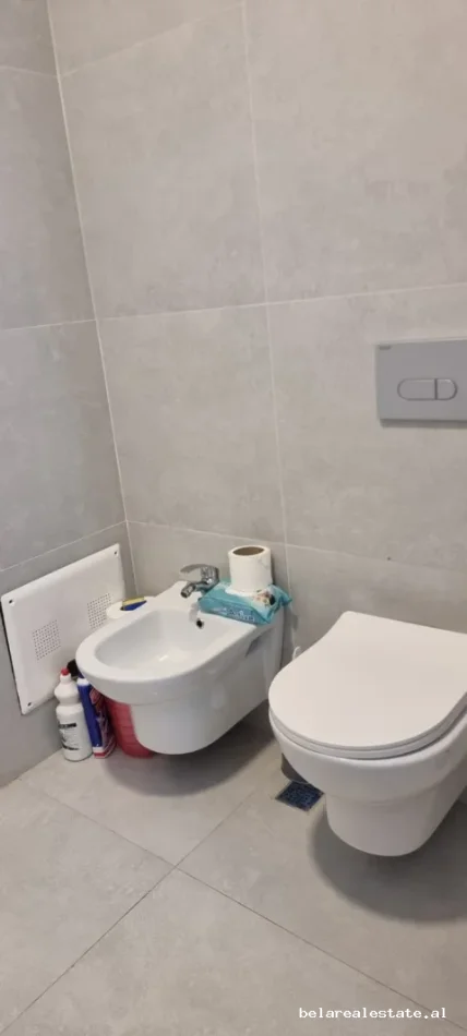 Tirane, jepet me qera apartament 1+1+Ballkon Kati 1, 65 m² 540 € (Astir)