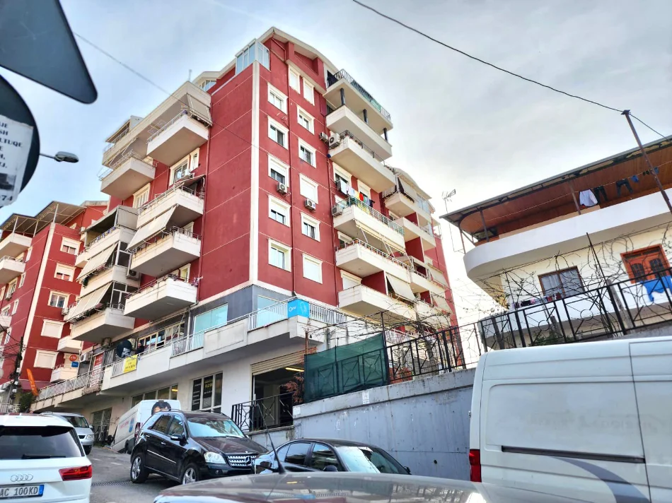 Shitet: Amb i persht. per Zyre ( Selitë - Fiks te Rrethi, me pamje) me Verande | S. 19.26m² || 50,000 Euro