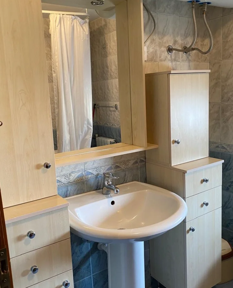 Tirane, jepet me qera apartament 3+1 , 150 m² 135.000 € 