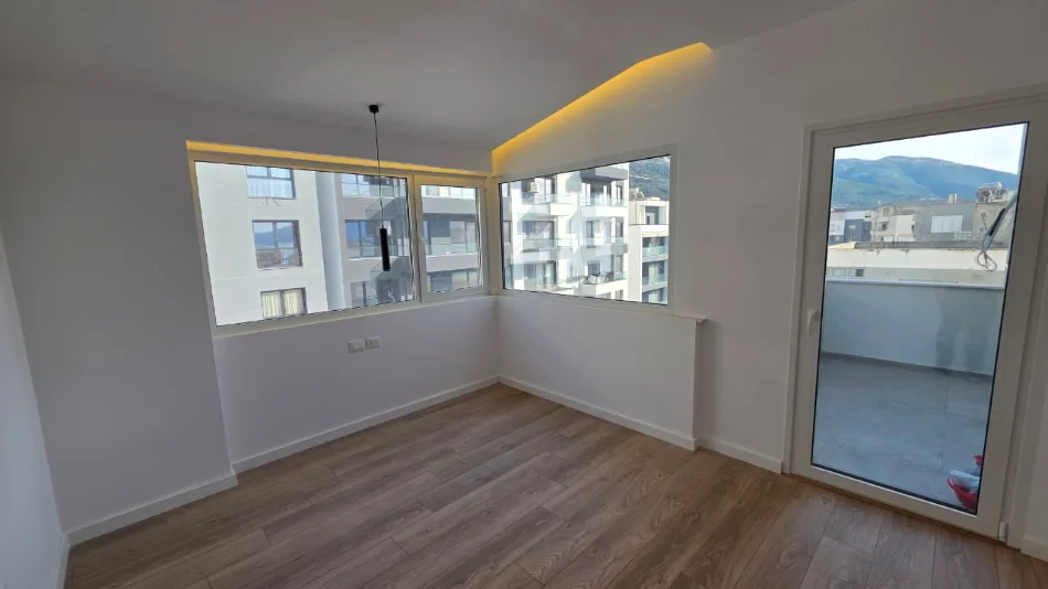 Vlore - Lungomare, shitet apartament 2+1+Aneks+Ballkon Kati 10, 118 m² 242.000 € (Lungomare, Vlorë)