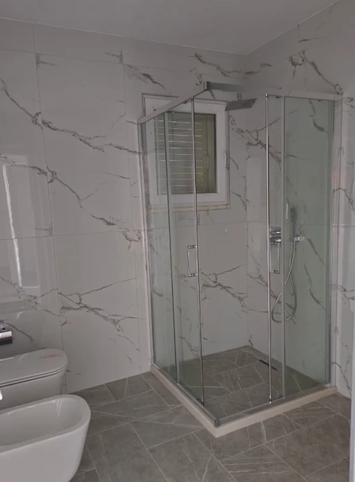 Tirane, jepet me qera Vile 5+1 , 700 m² 2.500 € 