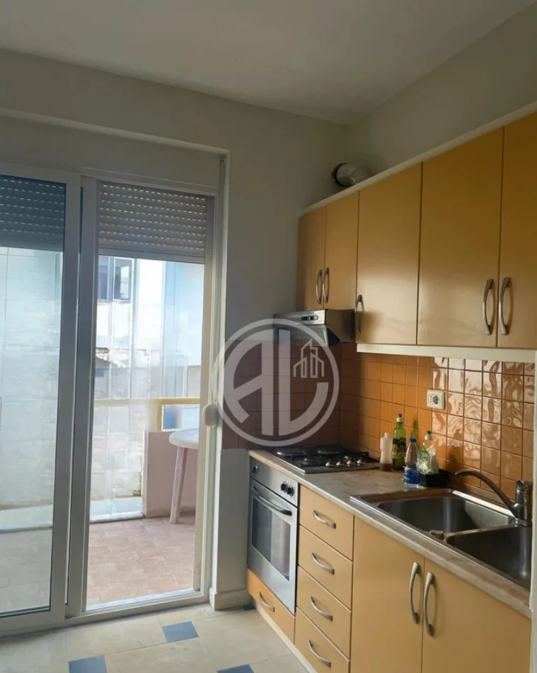 Durres, shes apartament 1+1+Ballkon Kati 3, 