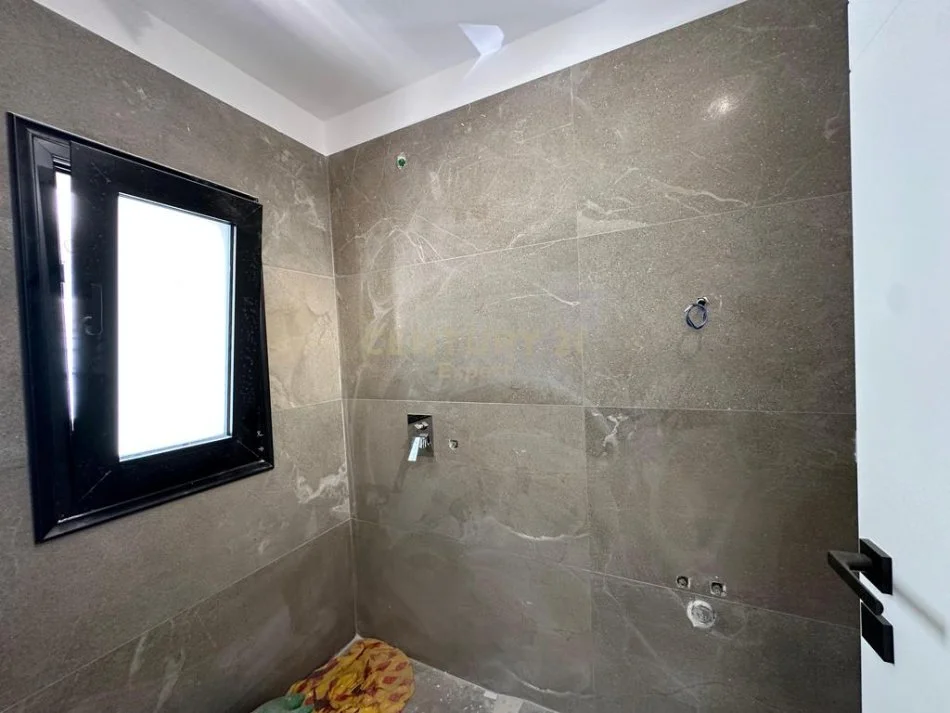 Vlore, shes shtepi 3+1 Kati 1, 274 m² 395.000 € (Stadiumi Flamurtari)